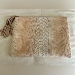 3AM FOREVER Large Tasseled Peach Cream Faux Snakeskin Zippered Clutch Party